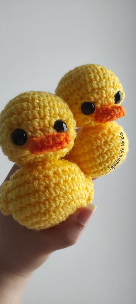 Couple of rubber ducks made of yarn, amigurumi rubber ducks! 