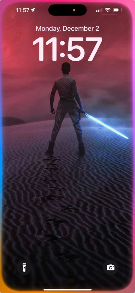 Visual effect that occurs on iOS 18 when asking Siri a question . It’s very colorful and surrounds the screen . 