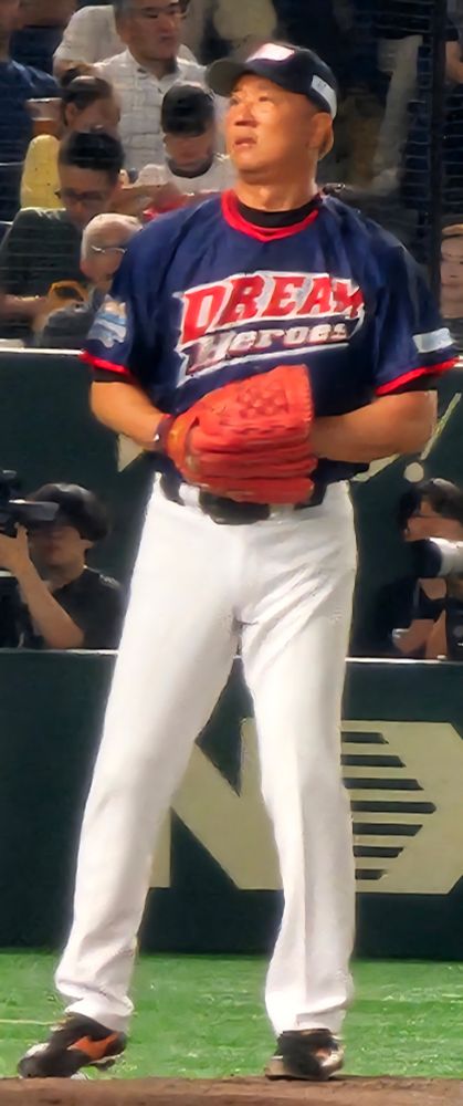 決め球は大きく縦に割れるカーブ岡島秀樹