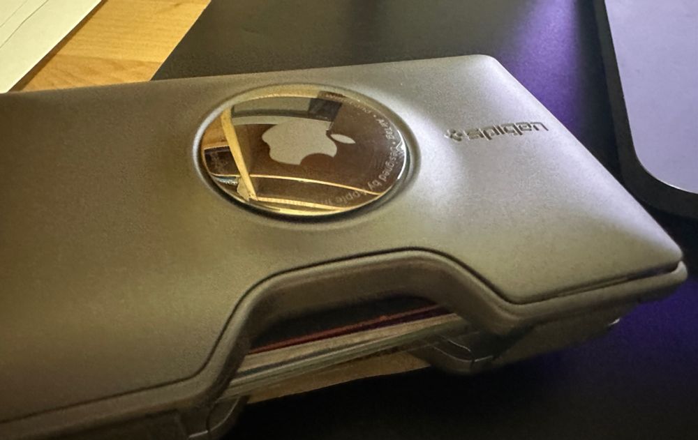 Spigen silver wallet