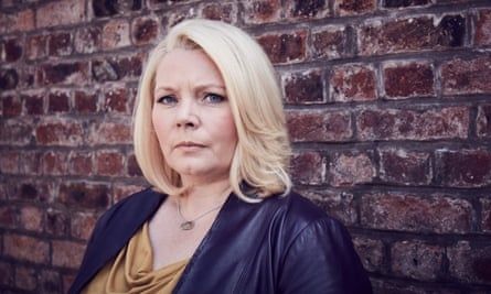 Joanna Scanlan as Viv in No Offence