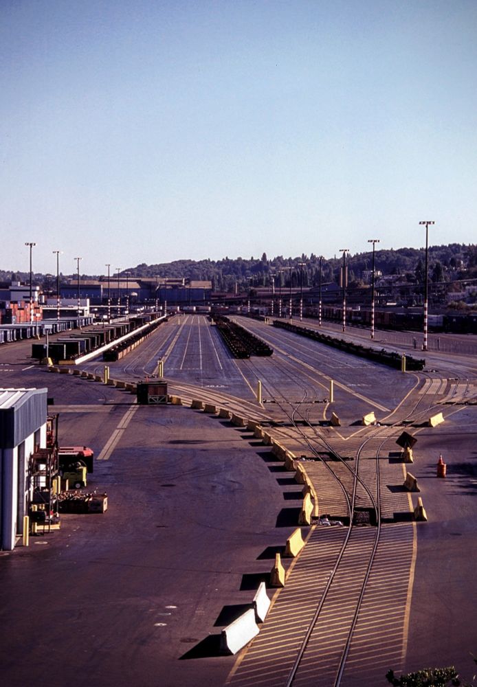 Am empty freight yard 