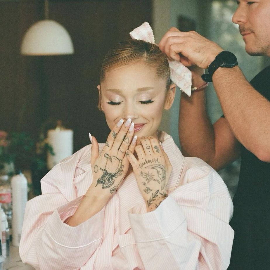 ariana grande getting her hair done via her instagram