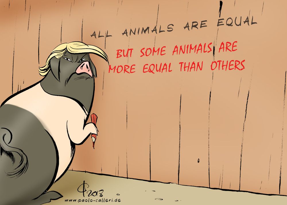 Karikatur aus dem Jahr 2018. Ein schwarzweiß geflecktes Schwein mit blonder Frisur hockt vor einer Bretterwand und hat den Spruch All animals are equal mit einem roten Stift ergänzt: But some animals are more equal than others.