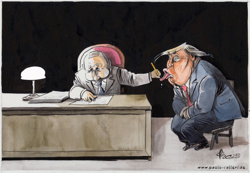 Karikatur. Putin sitzt am Schreibtisch und verfasst gerade ein Schriftstück. Mit seiner linken Hand hält er Donald Trump einen Bleistift hin, den dieser mit seiner Zunge ableckt.