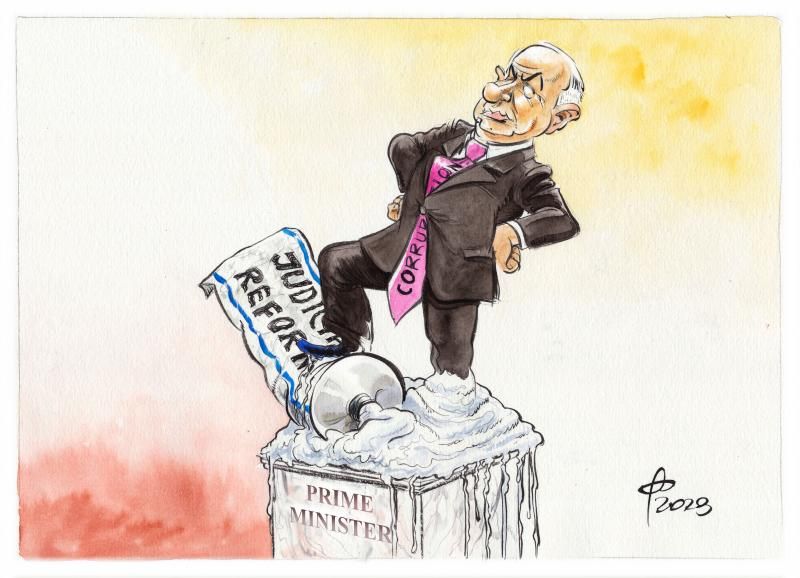 Karikatur aus dem Jahr 2023. Premier Netanjahu steht auf einem Statuensockel auf dem Prime Minister geschrieben steht. Sein rechter Fuß ruht auf einer großen Tube, die mit Judicial reform bedruckt ist. Der Tubeninhalt ergießt sich über den gesamten Sockel, das linke Bein ist komplett umhüllt von der Masse. Die Krawatte, die der israelische Ministerpräsident trägt, ist mit Corruption bedruckt.
