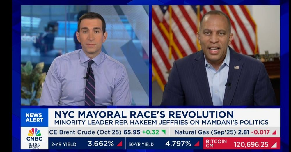 House Minority Leader Hakeem Jeffries (D-NY) threw Zohran Mamdani under the bus over his continued enjoyment of a rent-controlled apartment.


The post Hakeem Jeffries Throws Zohran Mamdani Under the Bus for Living in a Rent-Controlled Apartment first appeared on Mediaite.