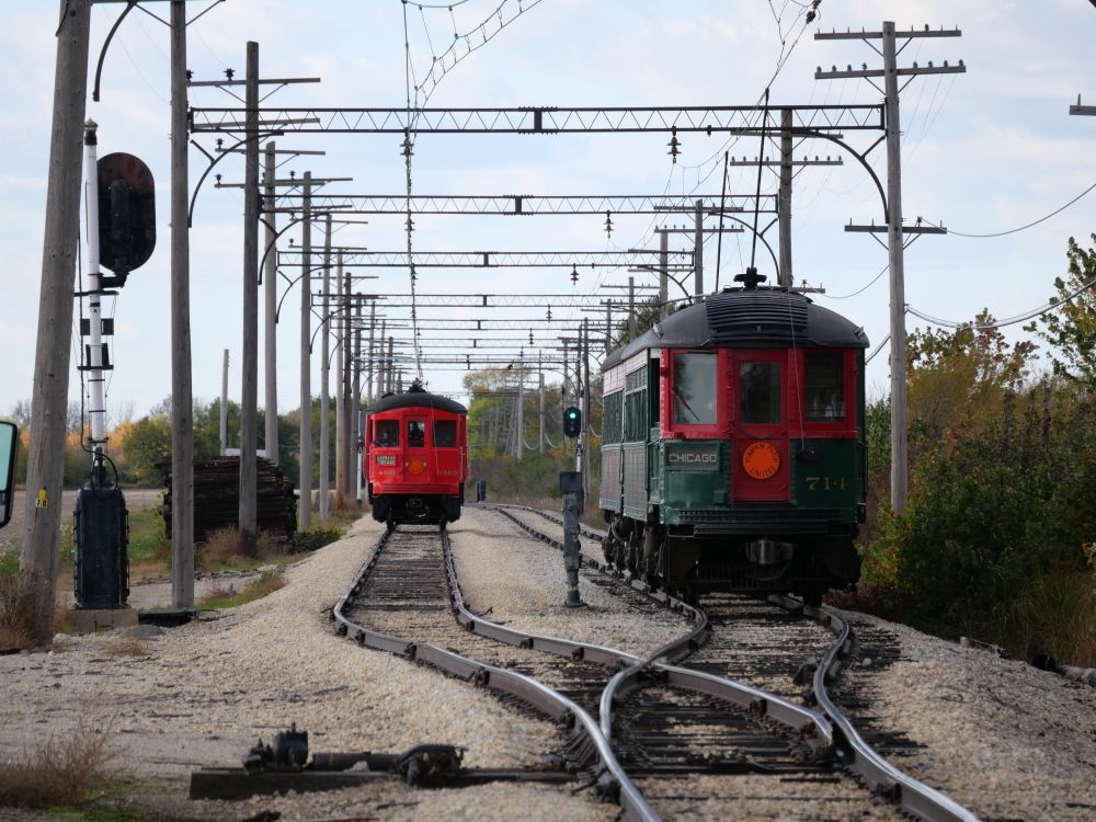 IRM 460 and 714 passing each other on Johnson Siding
