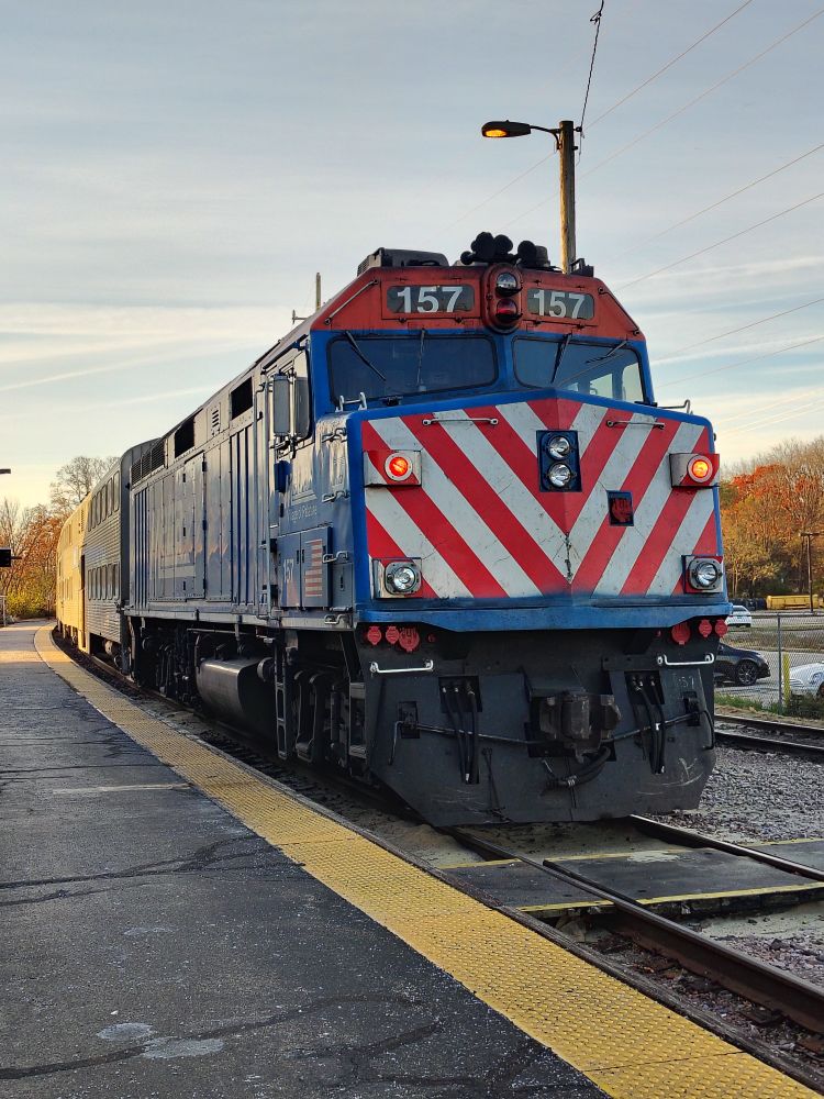 Metra F40PH 157 at McHenry 