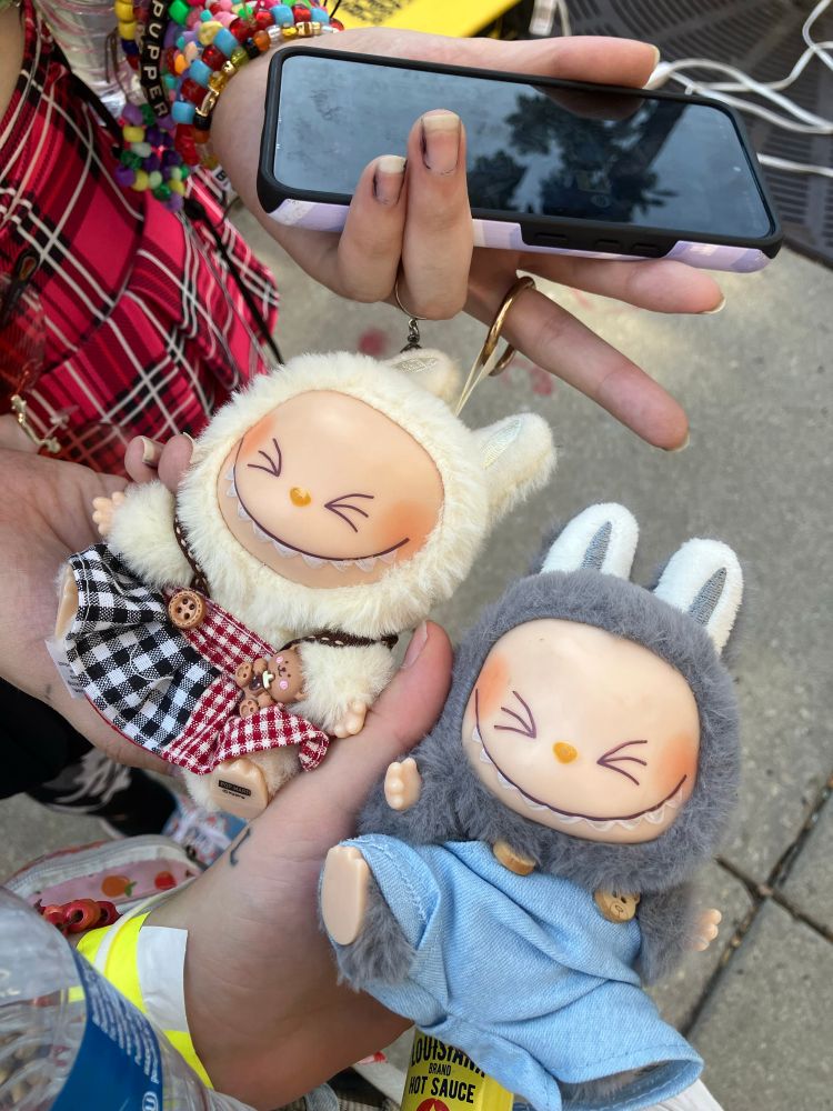 Two very cute lafufus 