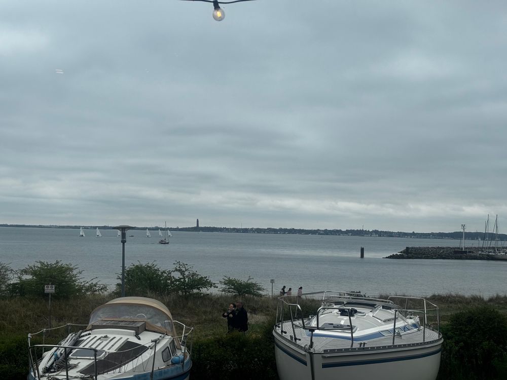Blick aus dem Meer-Restaurant auf die Kieler Förde Richtung Laboe