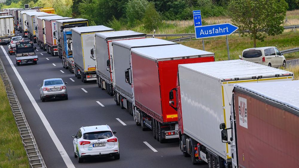 Die deutsche Wirtschaft schwächelt. In der Krise zeigt sich speziell Osteuropa als Region mit großem Potenzial. Der Handel mit Polen erreicht neue Rekorde, die Exporte sind erstmals höher als nach China. Auch die Ukraine zeigt beeindruckende Wachstumszahlen.