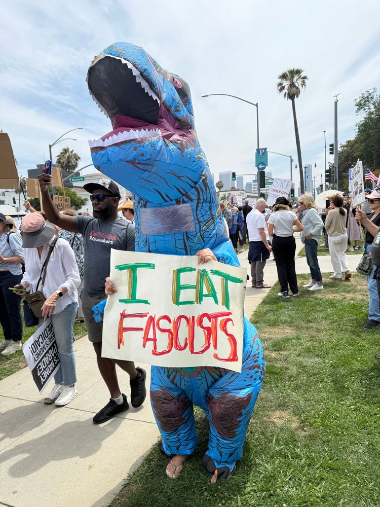The T Rex that eats fascists