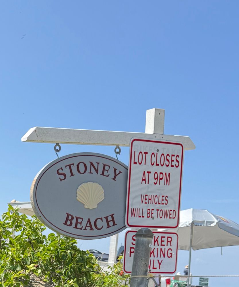 Blue oval sign saying Stoney Beach