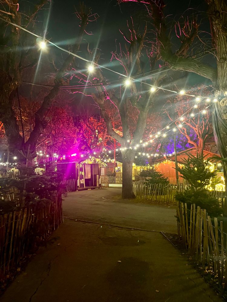 Christkindlmarkt, der noch nicht offen hat. 