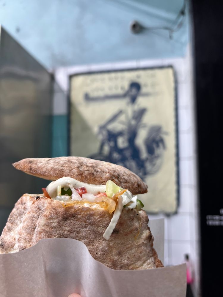 פיתה עם קבבבבבב של ג׳סמינו