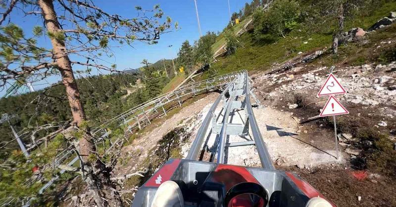 Kävimme testaamassa Suomen ainoan tunturivuoristoradan Kuusamossa – katso, miltä meno näyttää