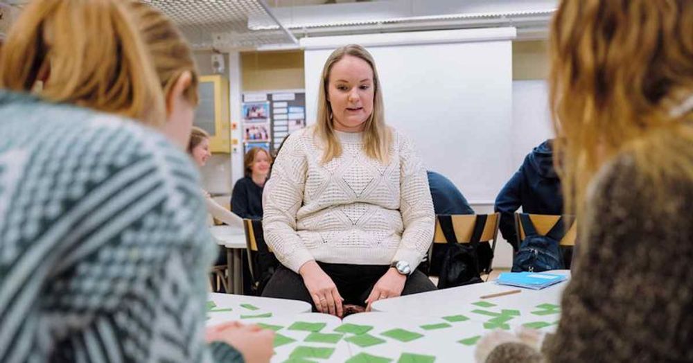 Hyvä lukutaito ei ole sitä, että pääsee kirjainjonon loppuun – tutkija rohkaisee opettajia panemaan oppilaat töihin