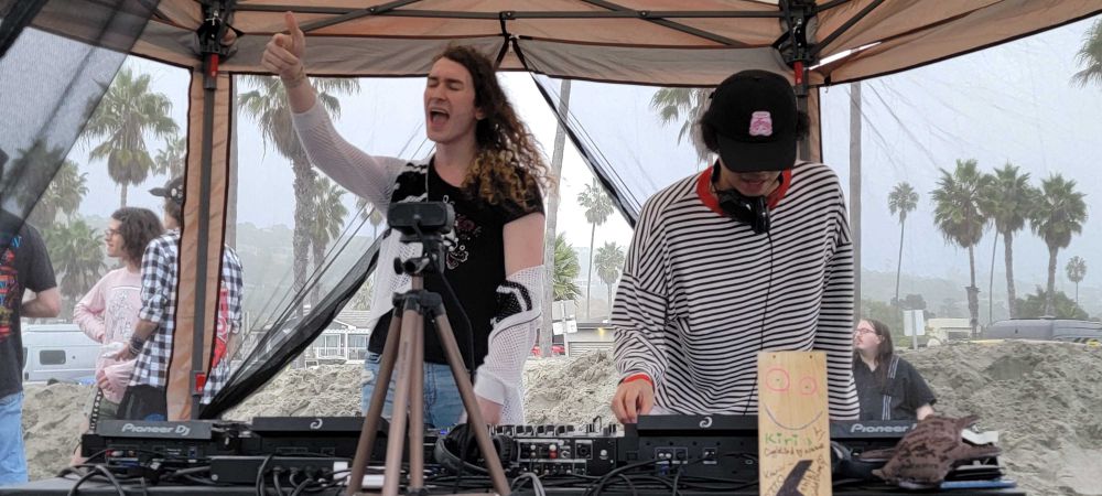 Firescaw djing w/ naku :)