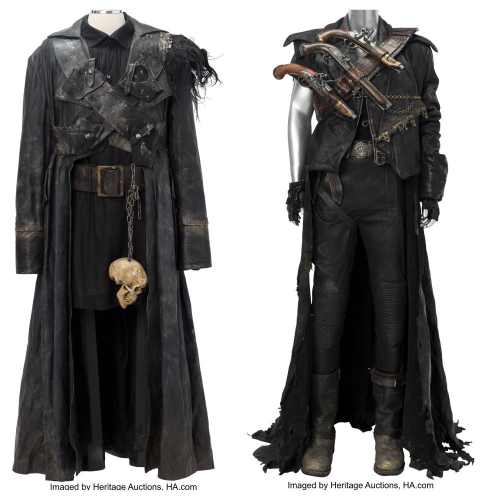 Front views of the Smokehead Blackbeard costume from Pete's fantasy in S1E2 on the left, and of Ed's kraken era 'battle mode' costume in S2E1