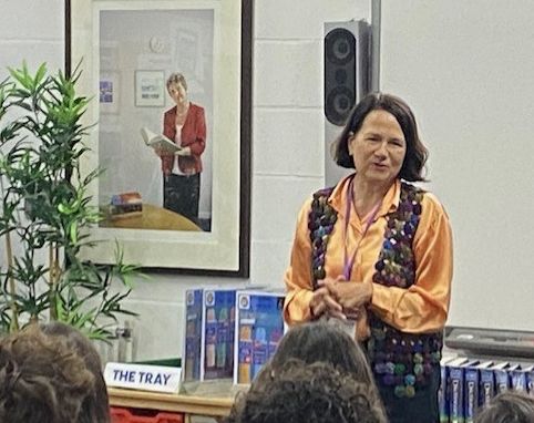Catherine West MP meets students in the library