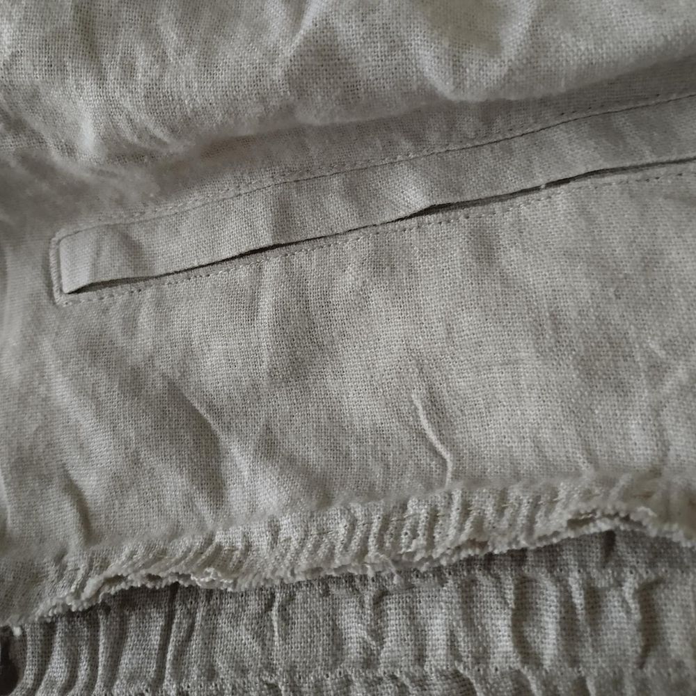 レーヨンとリネンのパンツ