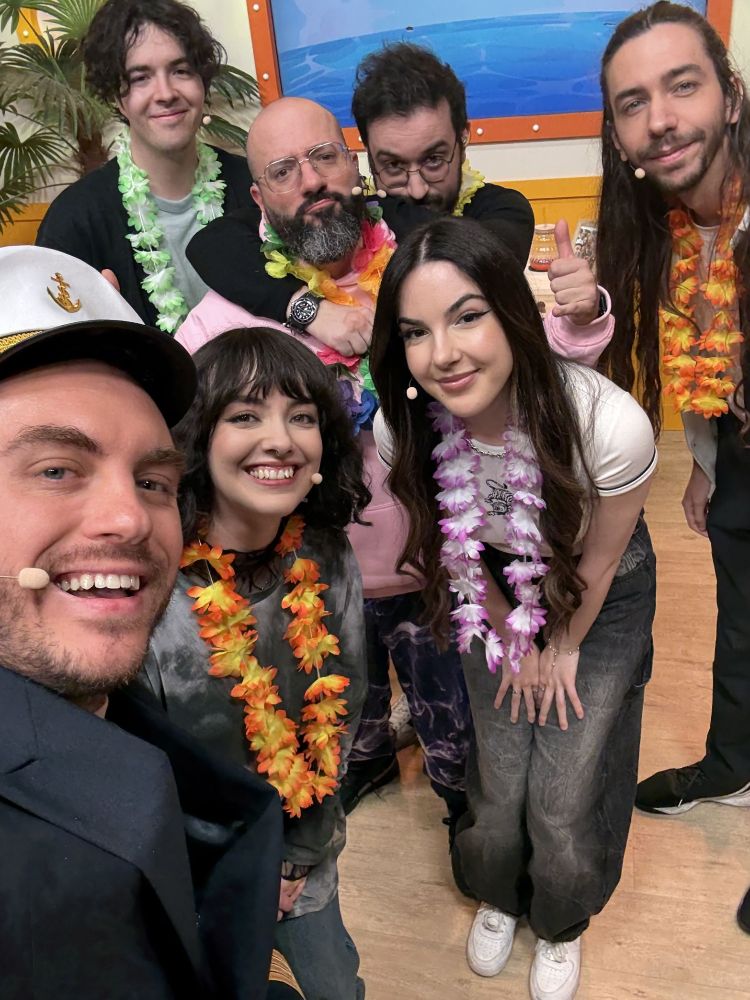Selfie de fin de la 13ème émission de #BOAT avec Augustin (TheGreatReview), MoMaN, Etoiles, Yoona, Lydia et DrFeelGood accompagnant votre hôte ZeratoR.