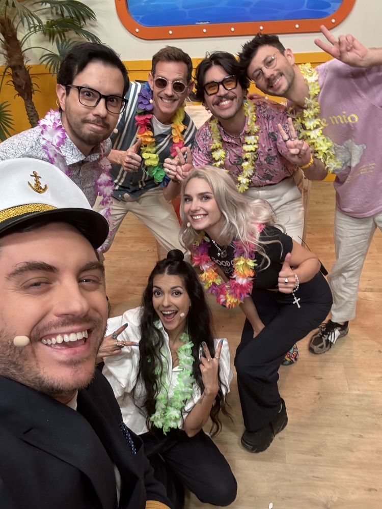 Selfie de fin de la 16ème émission de #BOAT avec PvNova, François Descraques, Flonflon, Clara Doxal, Alba et Ponce accompagnant votre Hôte ZeratoR