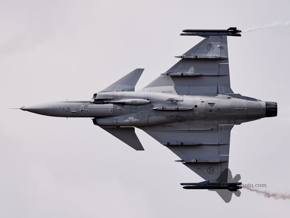 A Swedish JAS-39 Gripen E revealing its bottom side profile.