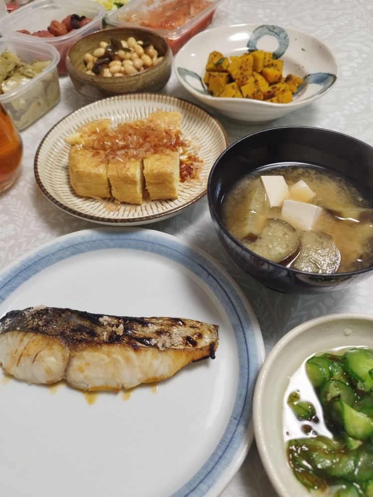 サワラの塩焼き
もずくとキュウリの酢の物
栃尾あぶらげ
ナスと豆腐味噌汁
かぼちゃのゆかりまぶし