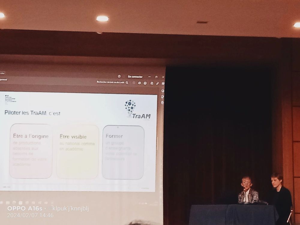 Piloter les TraAM, c’est : être à l’origine, être visible, former. Au bureau, Juliette Corneau-Moithé, intervenante, et Cécile Le Chevalier.