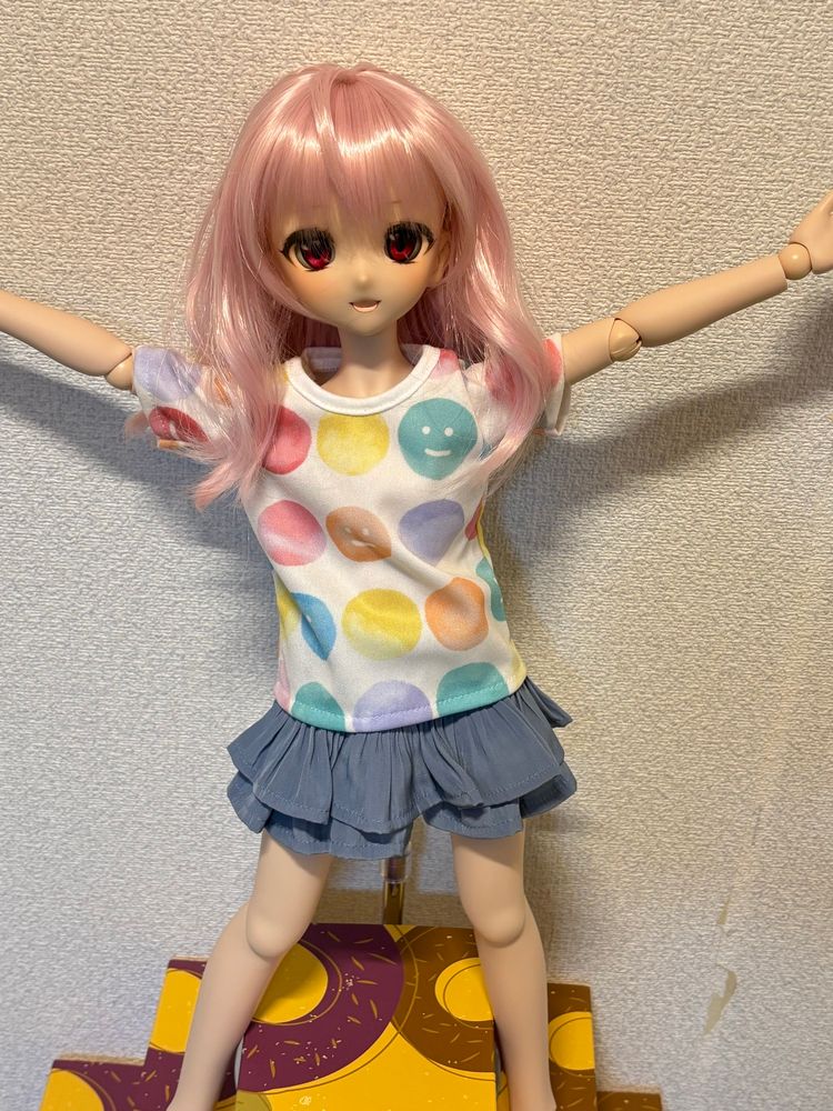 お菓子の上に立って、この後ゆいかに叱られるさゆちゃん