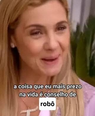meme com cena da novela avenida brasil a personagem carminha diz "a coisa que eu mais prezo na vida é conselho de robô" 