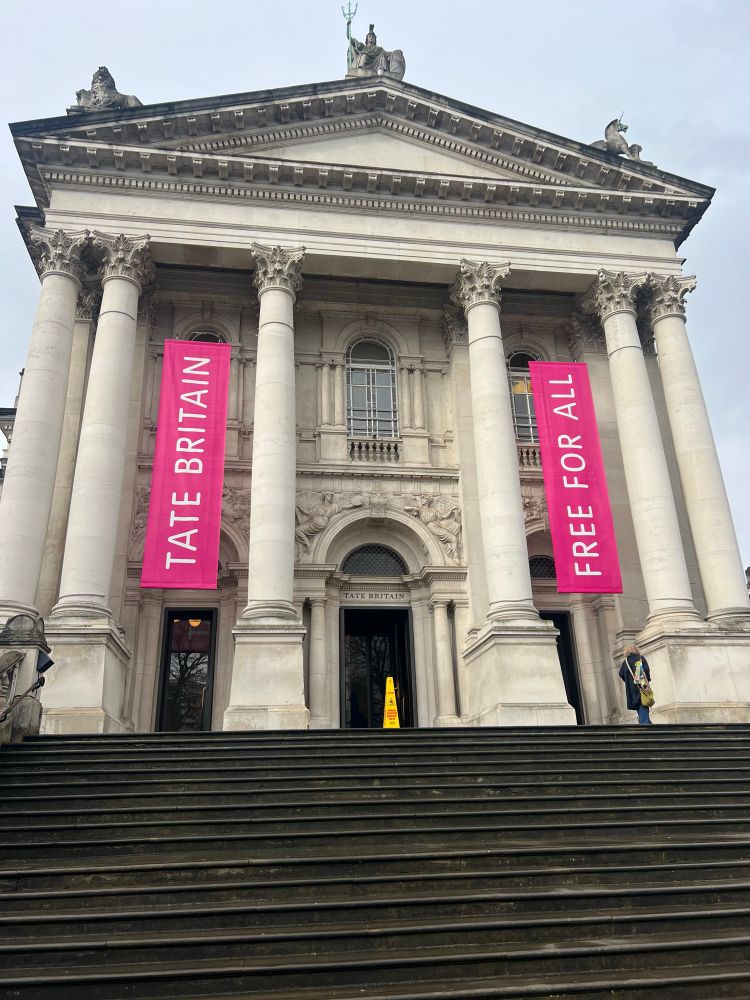 The Milbank entrance to Tate Britain. A fine portico!