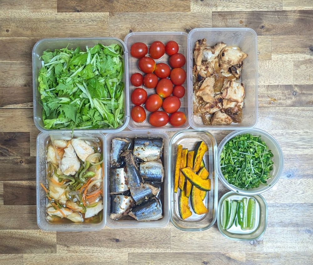 ■常備菜
サラダ
ミニトマト
鶏むね肉の醤油麹炒め
薬味セット（大葉、かいわれ大根、小ねぎ）
セロリときゅうりのピクルス
かぼちゃのグリル
鰯の生姜煮
鶏南蛮