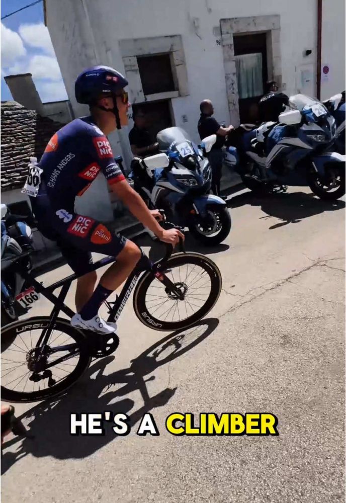 How many people will say hi to the V-Log?? Bonus #giroditalia episode ft special guest Max Poole 📹 #ineosgrenadiers #cycling #giro #vlogtiktok #fyp