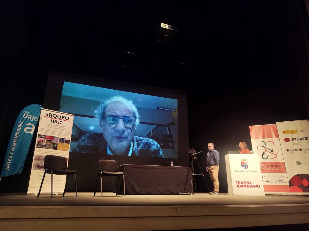 Felipe Criado (INCIPIT-CSIC, online), Jaime Almansa (INCIPIT-CSIC) y Marga Sánchez Romero (UGR), dialogan sobre arqueología en la introducción del tercer TAG ibérico