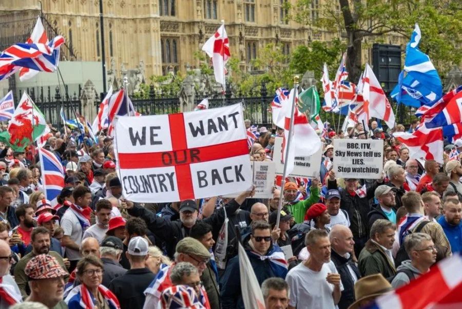 A bunch of white people with "legitimate concerns" giving it the big 'un round London Town at the 'Unite the Kingdom' rally, September 2025.