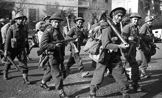 28th Maaori Battalion cheerfully on their way to kill nazis