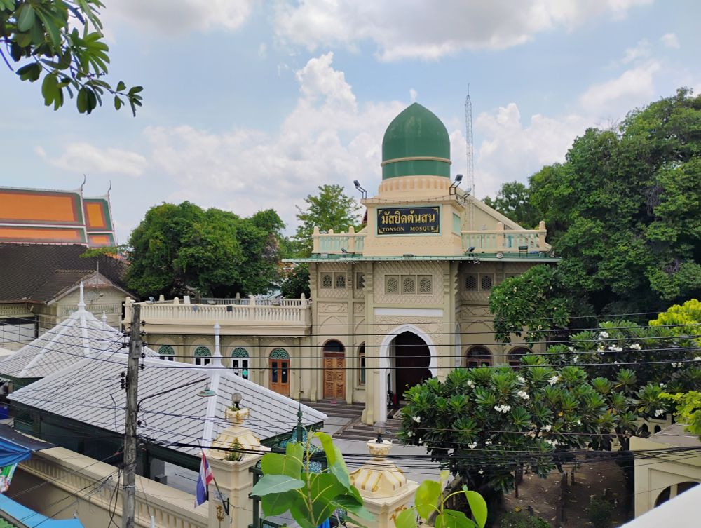 Masjid Ton Sen with a green dome