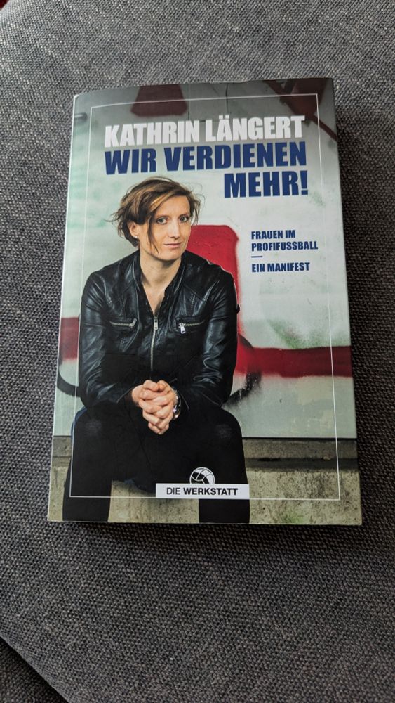 Cover des Buches
Wir verdienen mehr! 
Frauen in Profifußball – ein Manifest

von Kathrin Längert