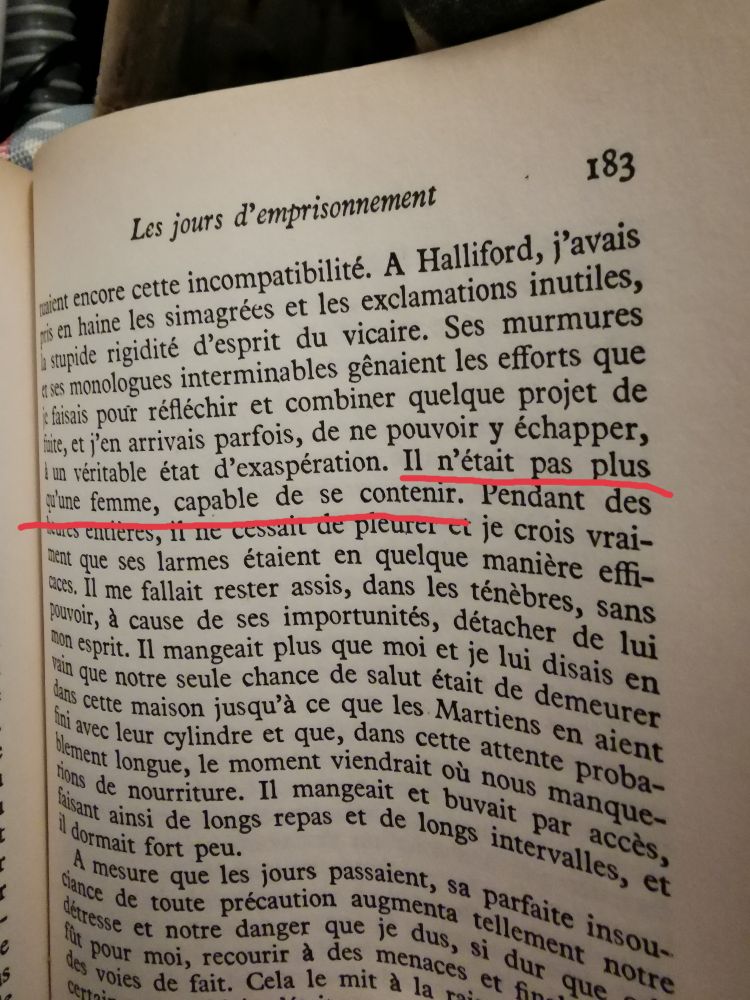Extrait de La guerre des mondes de H.G. Wells dans lequel le narrateur parle d'un vicaire en disant "Il n'était pas plus qu'une femme, capable de se contenir" 