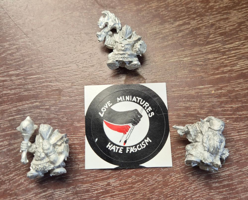 3 Chaos dwarves from Fenris Games and a lovely sticker with "Love miniatures, Hate fascism" on it. Lovely atuff