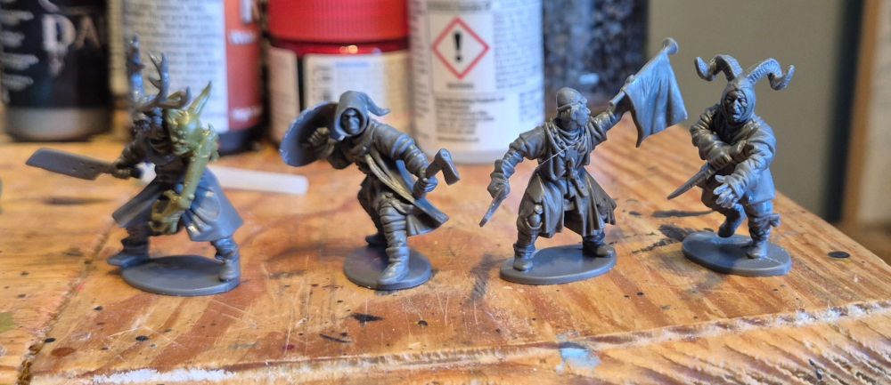 Half an hours worth of kitbashing with the new Cultists box from Northstar.....grear stuff as ever.