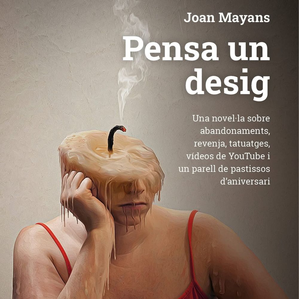 Coberta del llibre de Joan Mayans titulat "Pensa un desig". A la coberta també: "Una novel·la sobre abandonaments, revenja, tatuatges, vídeos de YouTube i un parell de pastissos d'aniversari."
La imatge representa una dona el cap de la qual és una espelma apagada però encara fumejant, ja fosa i regalimant fins a l'alçada del nas.
Publica: editorial Columna.
