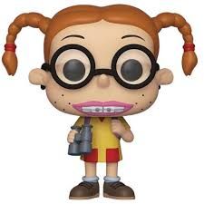 Figurine de Funko Pop de Elisa Delajungle ayant un air intello, personnage de fiction du dessin animé La famille Delajungle 
Elle a les cheveux roux avec une couette de chaque côté de la tête, de grands lunettes rondes noires, des yeux noirs ronds, des tâches de rousseur, un appareil dentaire 
Elle est habillée avec une robe jaune et rouge et tient des jumelles dans sa main droite
Elle porte des chaussures brunes à lacets noirs et des chaussettes blanches courtes
