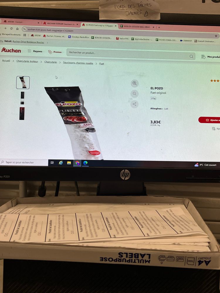 ordinateur ouvert sur le site auchan où on voit un fuet tout ecrasé