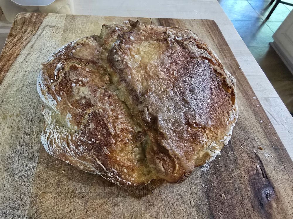 Baked bread on a cutting board.