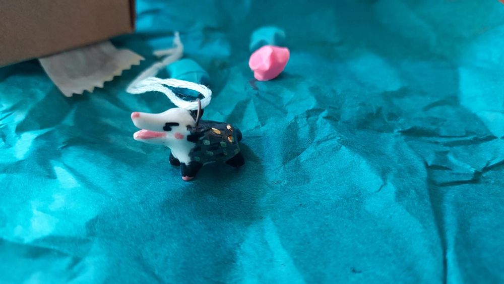 Tiny ceramic yelling possom.