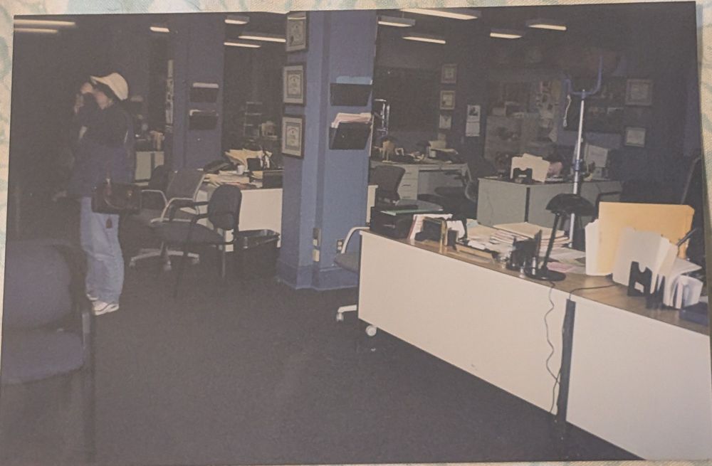 Wide shot of the Homicide: Life on the Street squadroom